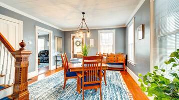 House (4 Bedrooms) | Interior