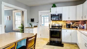 Talo (4 Bedrooms) | Sisätilat
