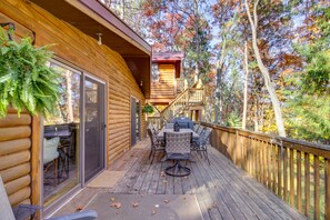 Outdoor dining - Spacious Cabin on Cross Lake: Treehouse & Sauna! (Crosslake)