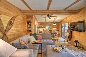 Televisión, chimenea, mesa de ping pong