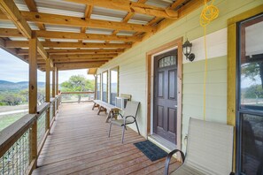 House (2 Bedrooms) | Interior - Secluded Texas Hill Country Vacation Rental - Deck (Medina)