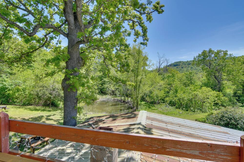 Serene Green Forest Hideaway w/ Spacious Yard - Osage, AR