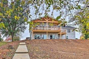 House (3 Bedrooms) | Interior - Spacious Lakefront Retreat w/ Hot Tub + Dock! (Winchester)