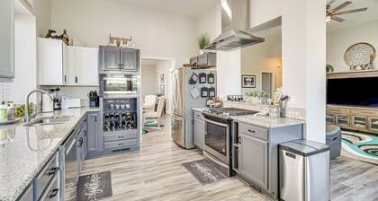 8 Mi to Dtwn Reno: Sparks Escape w/ Fenced Yard