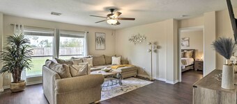 Spacious Houston Home ~ 22 Mi to Downtown!