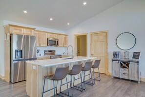 House (6 Bedrooms) | Interior