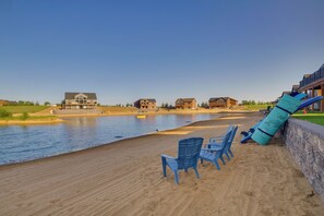 House (6 Bedrooms) | Interior