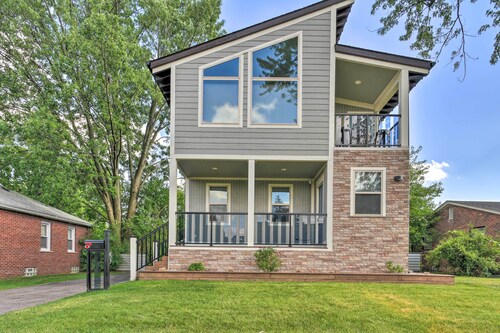 Sunny Clawson Home w/ Yard - Walk to Main St!