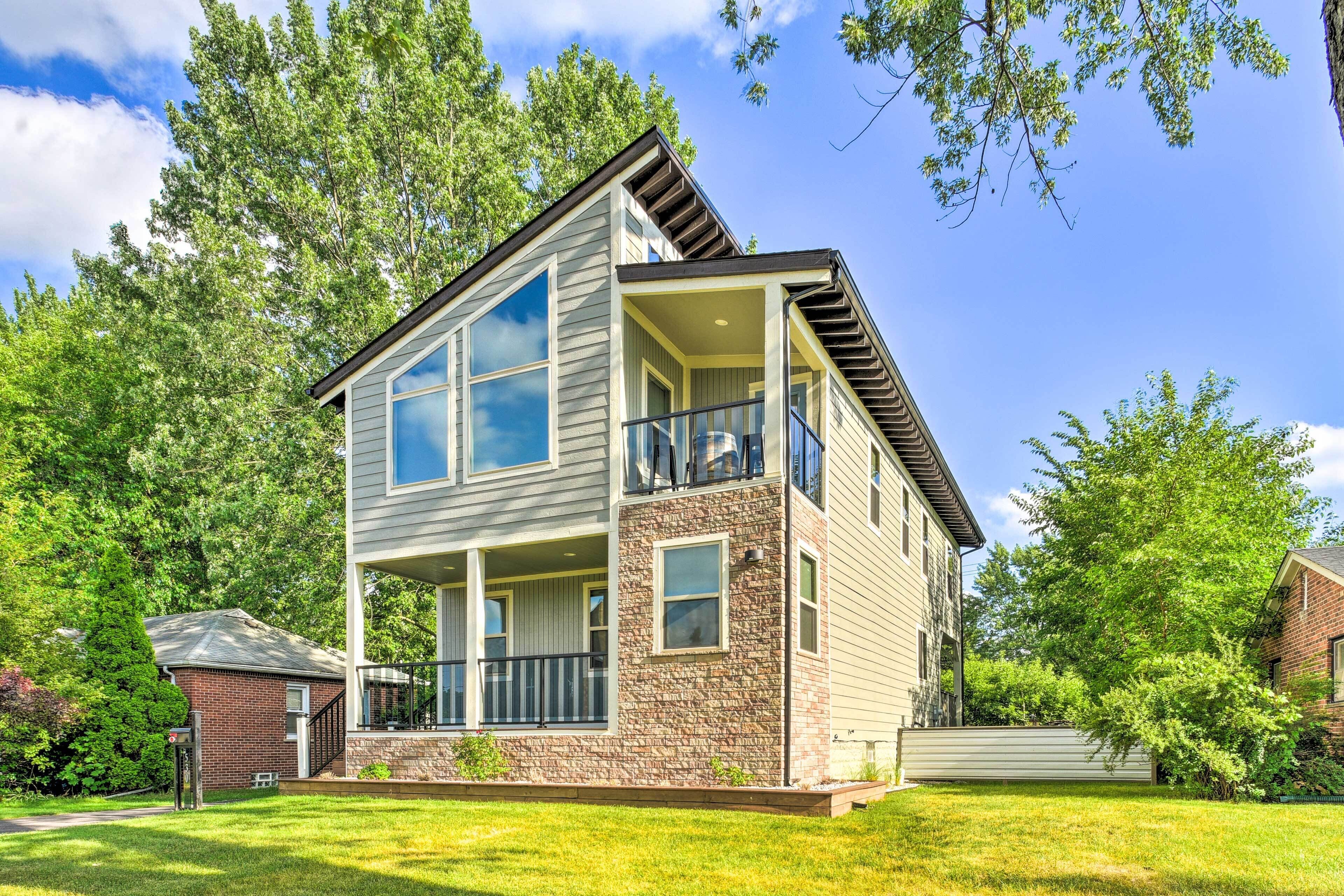 Sunny Clawson Home w/ Yard - Walk to Main St!