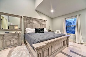 House (4 Bedrooms) | Interior