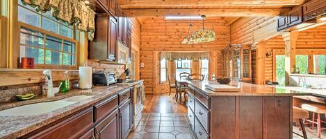 House (5 Bedrooms) | Interior