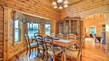 House (5 Bedrooms) | Interior