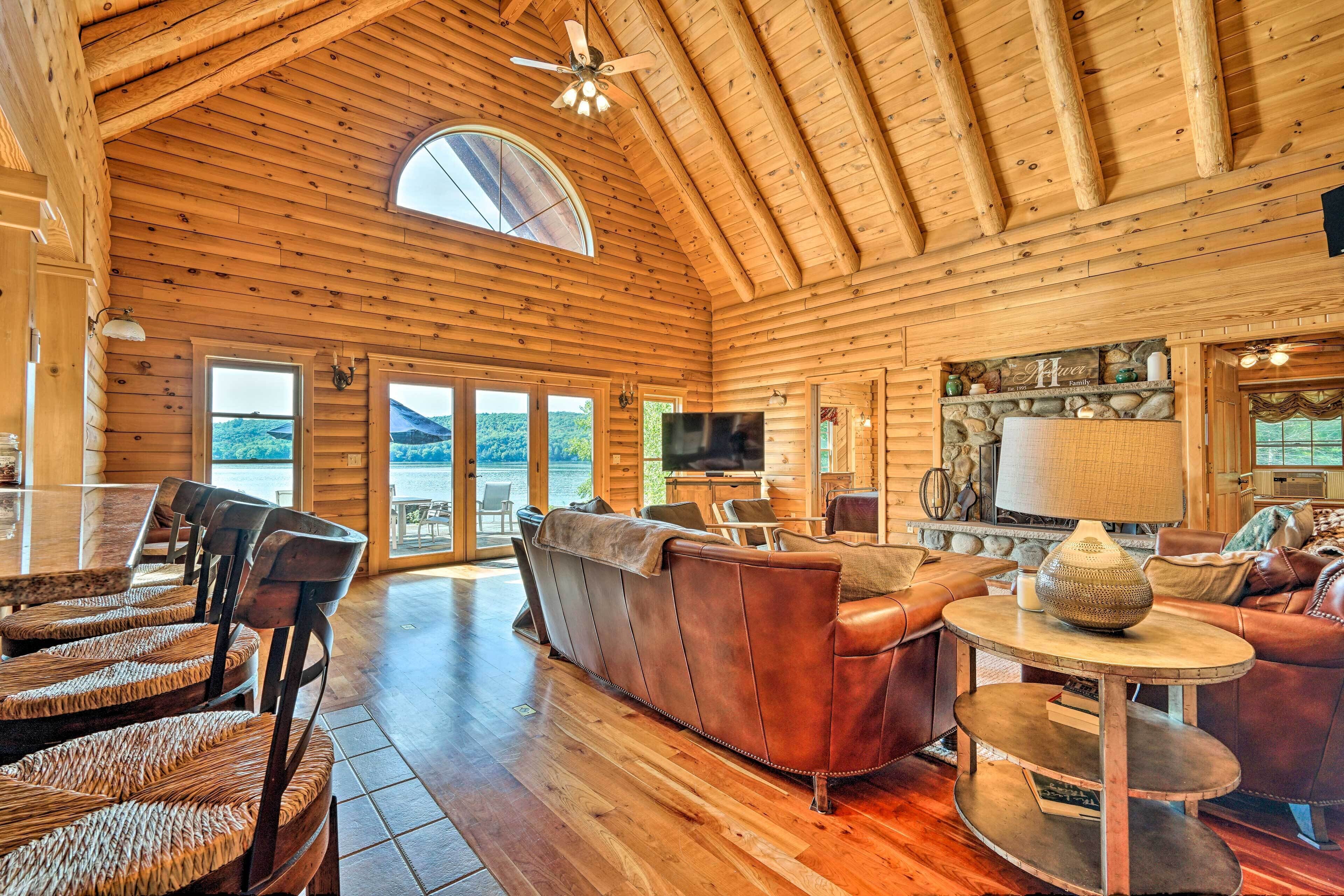 House (5 Bedrooms) | Interior