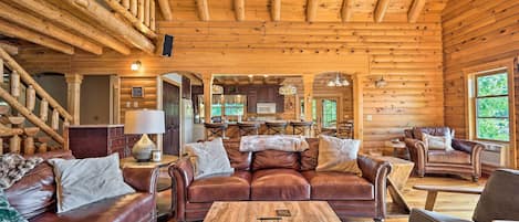 House (5 Bedrooms) | Interior
