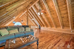 House (5 Bedrooms) | Interior