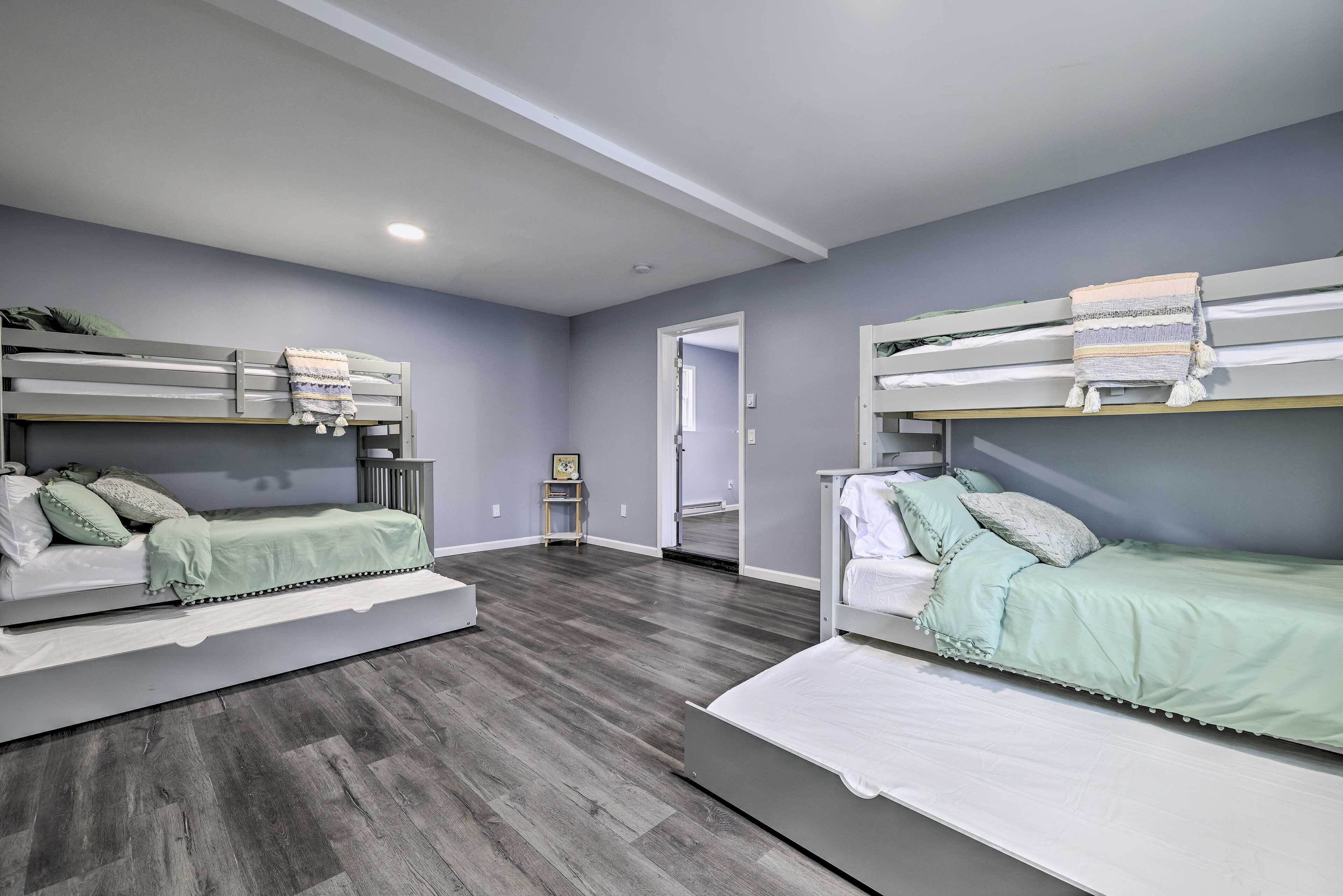 Stunning Stroudsburg Home w/ Private Hot Tub!