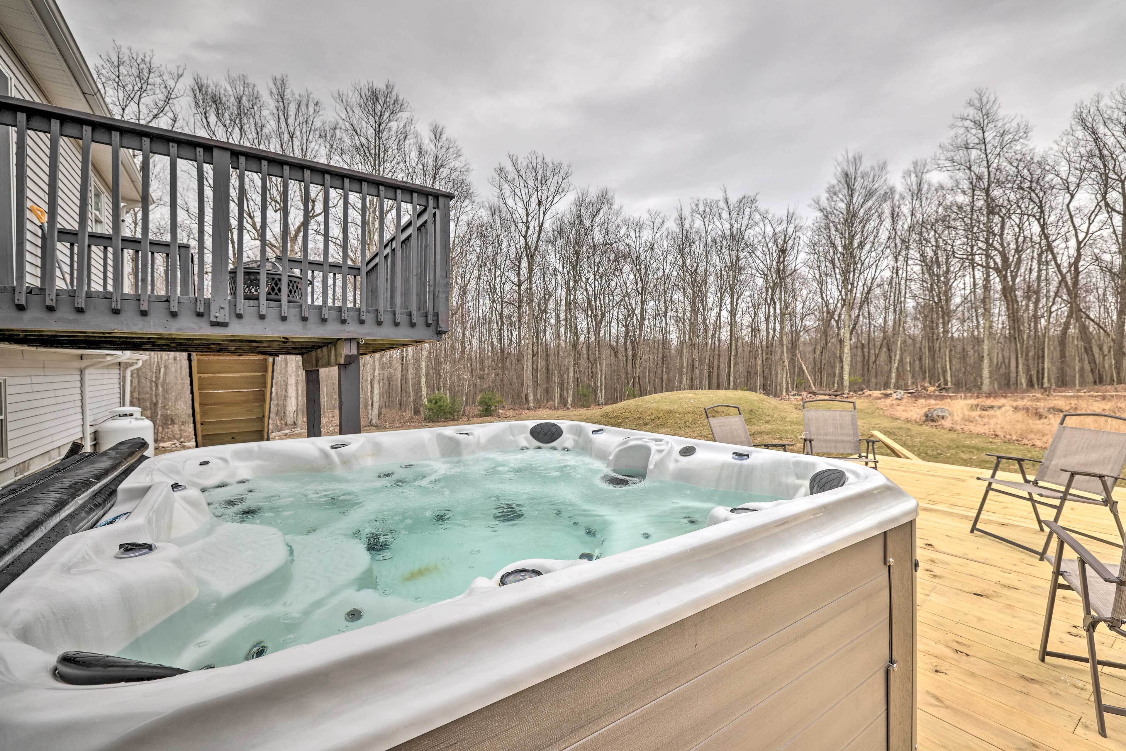 Stunning Stroudsburg Home w/ Private Hot Tub!