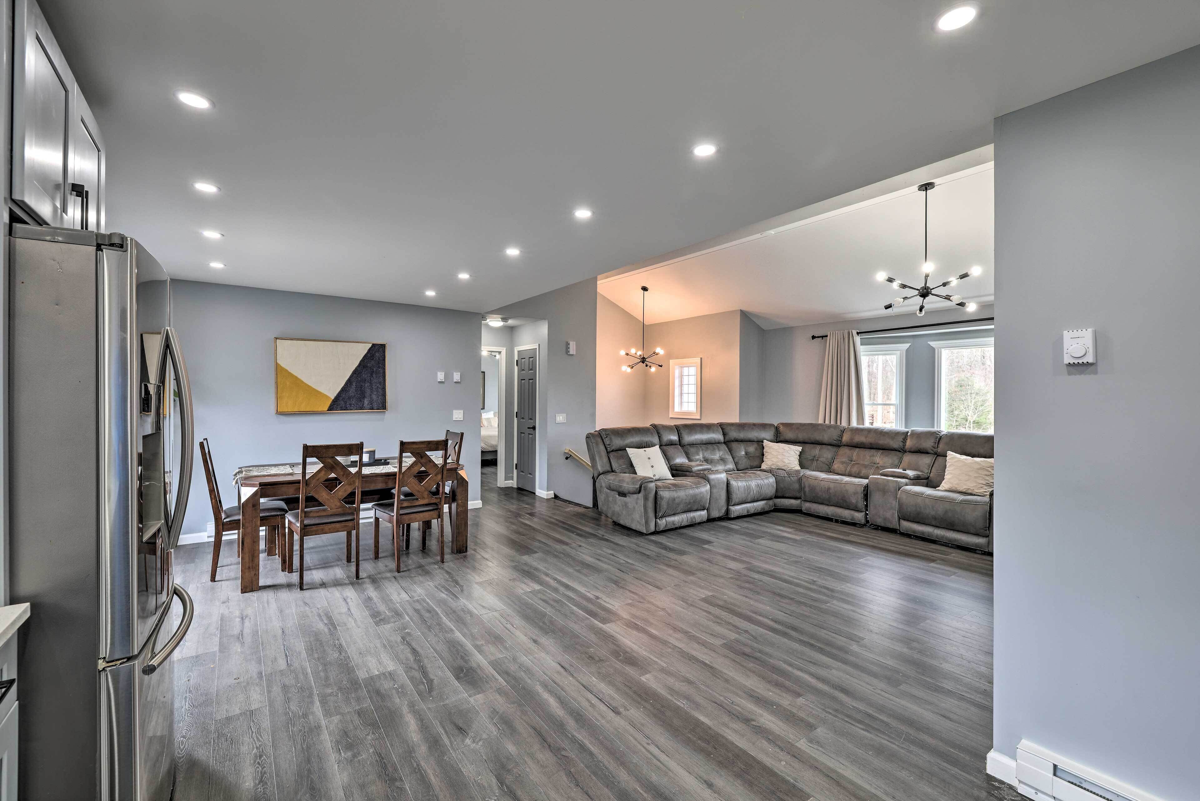 Stunning Stroudsburg Home w/ Private Hot Tub!