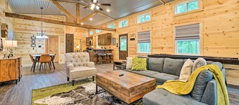 Stylish Cabin by Beavers Bend: Hot Tub & Fire Pit