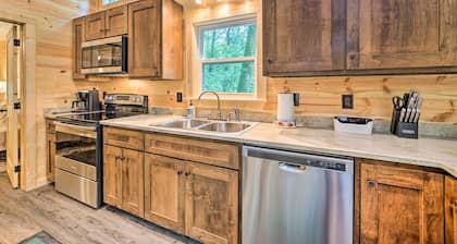Stylish Cabin by Beavers Bend: Hot Tub & Fire Pit