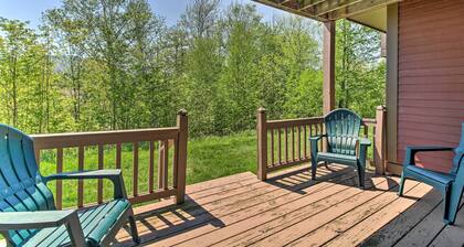 Timber Creek Townhome w/ 2 Decks & Mtn Views!
