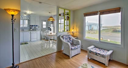 Walk to Beach! The Little Orcas Moclips Cottage
