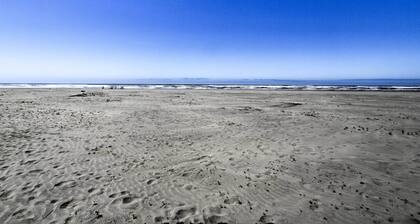 'the Little Orca's'- Short Walk to the Beach!