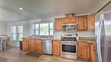 House (3 Bedrooms) | Interior