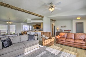 Interior - Tranquil Indigo Getaway < 3 Mi to Hot Pools! (Lava Hot Springs)