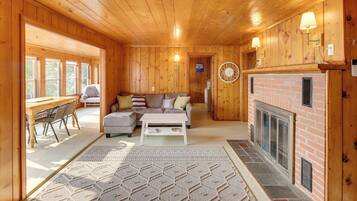 Cottage (2 Bedrooms) | Interior