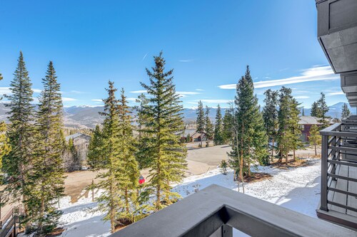 10 Mi to Keystone: Updated Mtn-view Condo