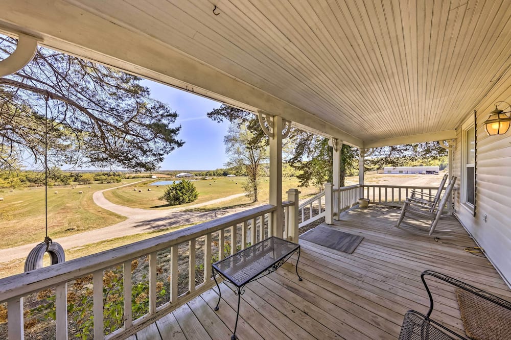 The Farmhouse at Deer Ridge Estate - Jefferson County, KS
