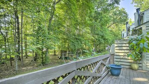 Property grounds - Tree-lined Durham Townhome: Close to Parks! (Durham)