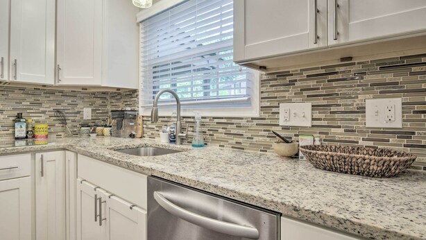 Apartment (1 Bedroom) | Private kitchen - Tree-lined Durham Townhome: Close to Parks! (Durham)