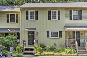 Exterior - Tree-lined Durham Townhome: Close to Parks! (Durham)