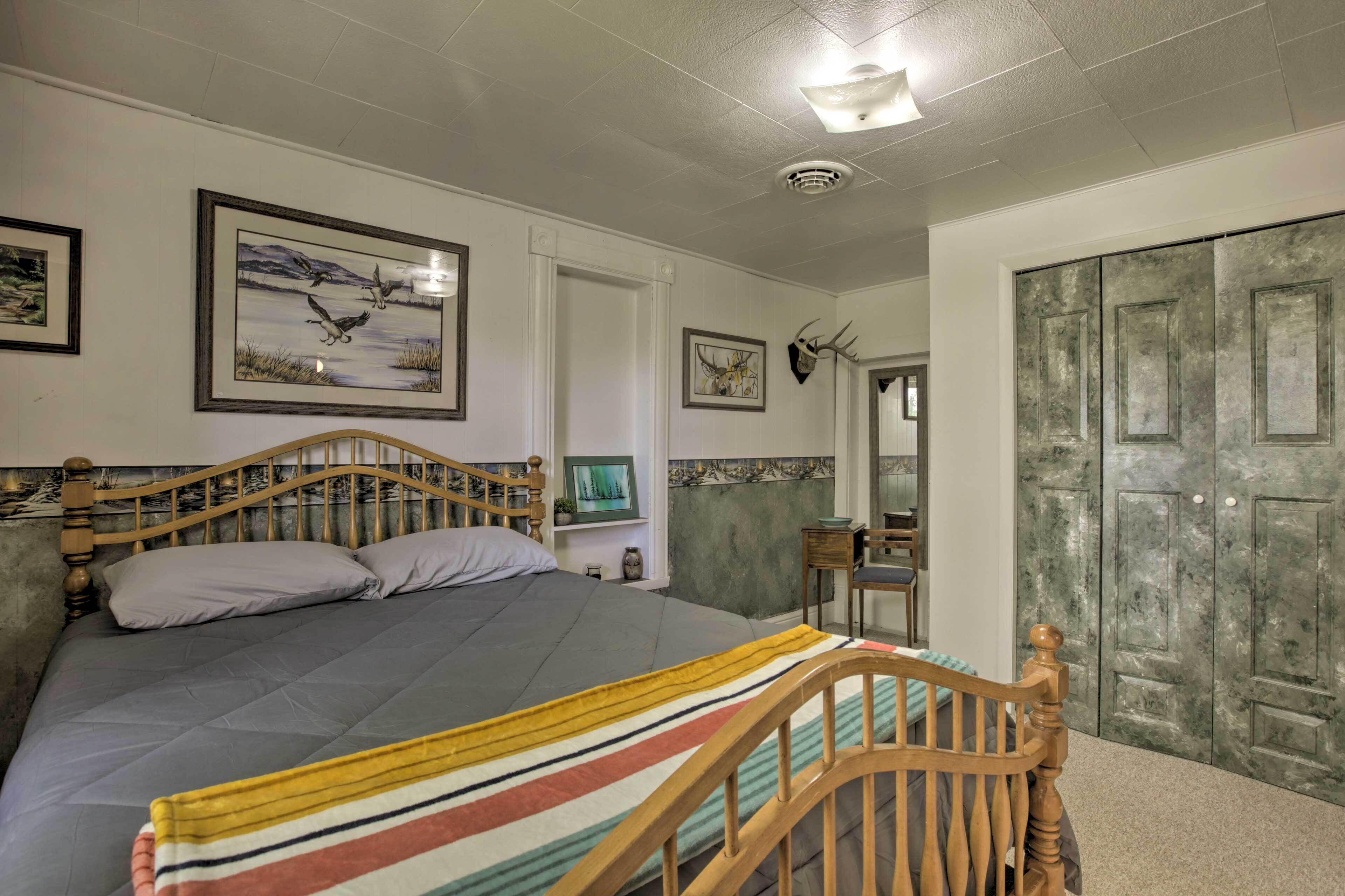 Walkable Ten Sleep House w/ Patio & Sunroom!