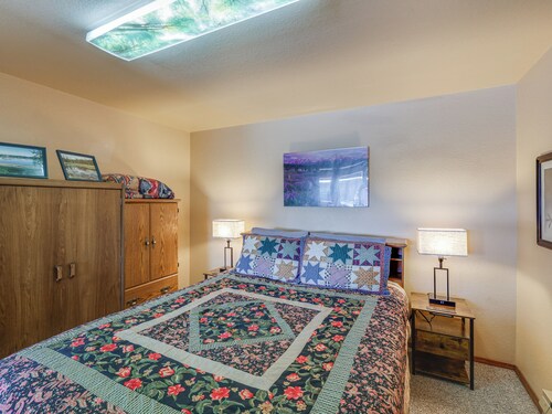 Warm Mccall Condo: Half-mile to Payette Lake!