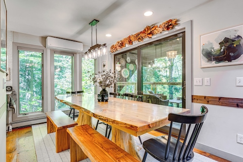 Vermont Mountain Retreat: The Antler House