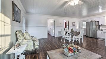 Cottage (2 Bedrooms) | Interior