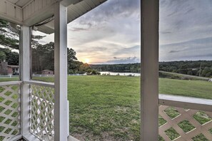 Cottage (2 Bedrooms) | Interior - Waterfront Dunlap Cottage: Large Yard + Views (Dunlap)