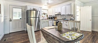 Waterfront Dunlap Cottage: Large Yard + Views