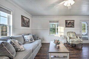 Cottage (2 Bedrooms) | Interior - Waterfront Dunlap Cottage: Large Yard + Views (Dunlap)