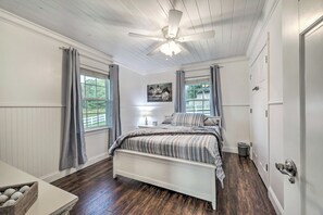 Cottage (2 Bedrooms) | Interior - Waterfront Dunlap Cottage: Large Yard + Views (Dunlap)