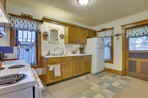 House (2 Bedrooms) | Interior
