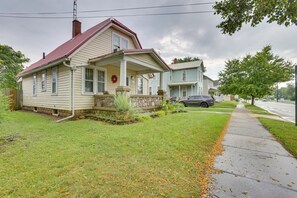 House (2 Bedrooms) | Interior - Charming Urbana Home Near Downtown! (Urbana)