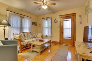 House (2 Bedrooms) | Interior - Charming Urbana Home Near Downtown! (Urbana)