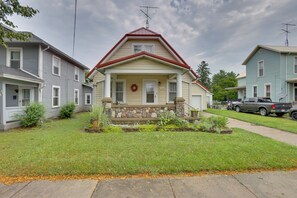 House (2 Bedrooms) | Interior - Charming Urbana Home Near Downtown! (Urbana)