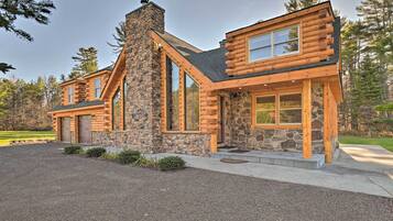 House (6 Bedrooms) | Front of property