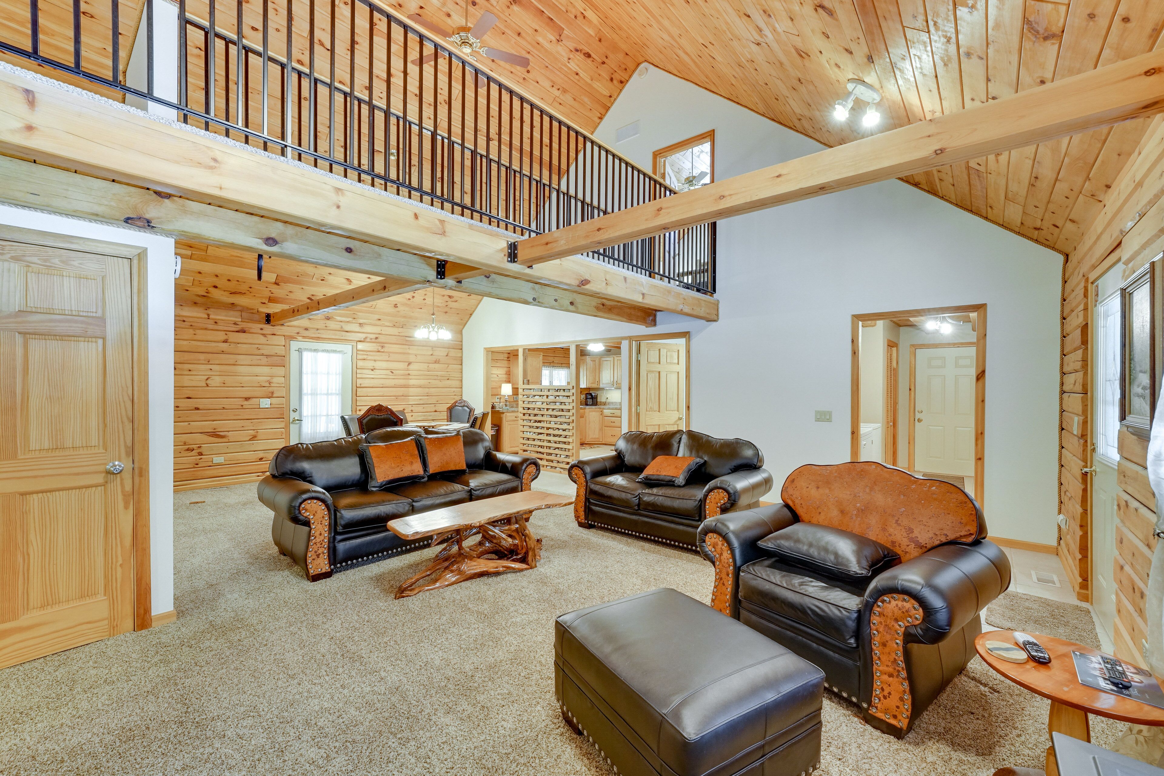 White Cloud Cabin w/ Deck: 2 Mi to Hardy Dam Pond