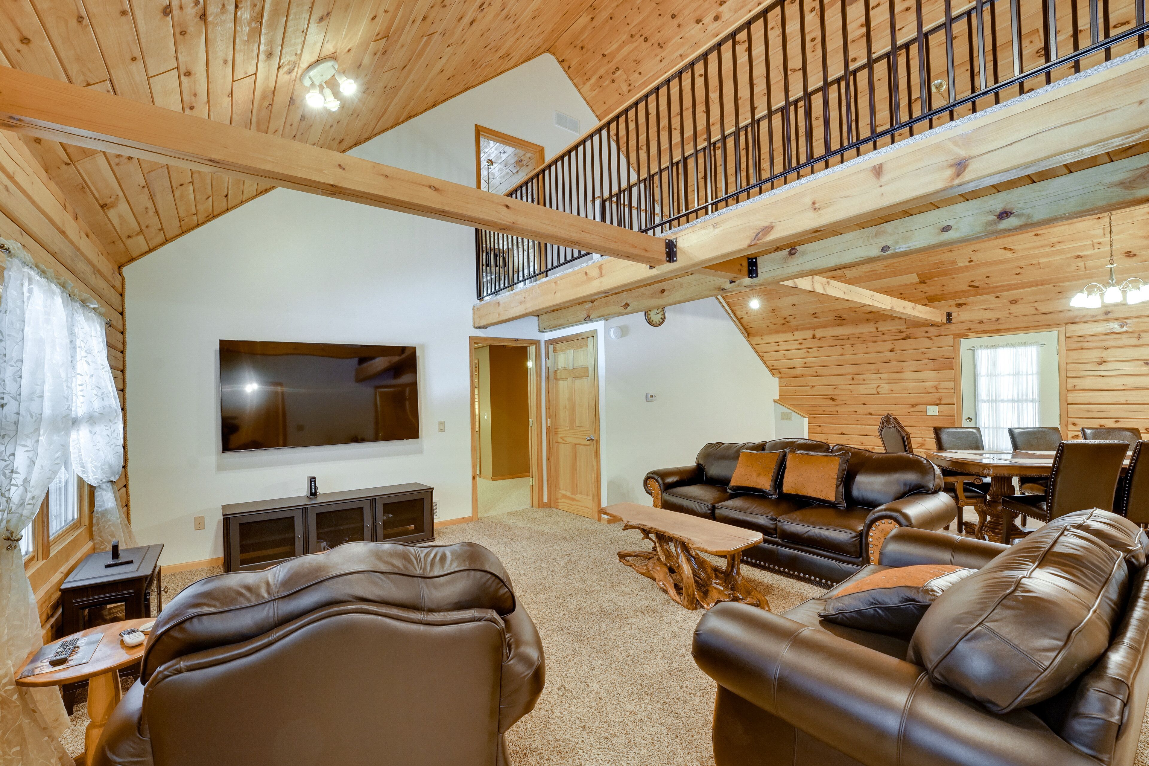 White Cloud Cabin w/ Deck: 2 Mi to Hardy Dam Pond